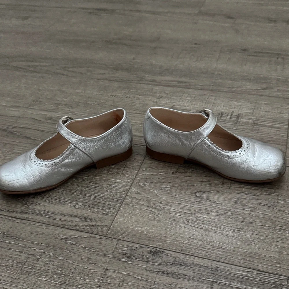Girls' Silver Mary Jane Dress Shoes with Buckle Strap